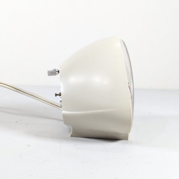 Vintage 1950s Triangular Ingraham electric alarm clock (wired) White pearl face - Picture 3 of 12